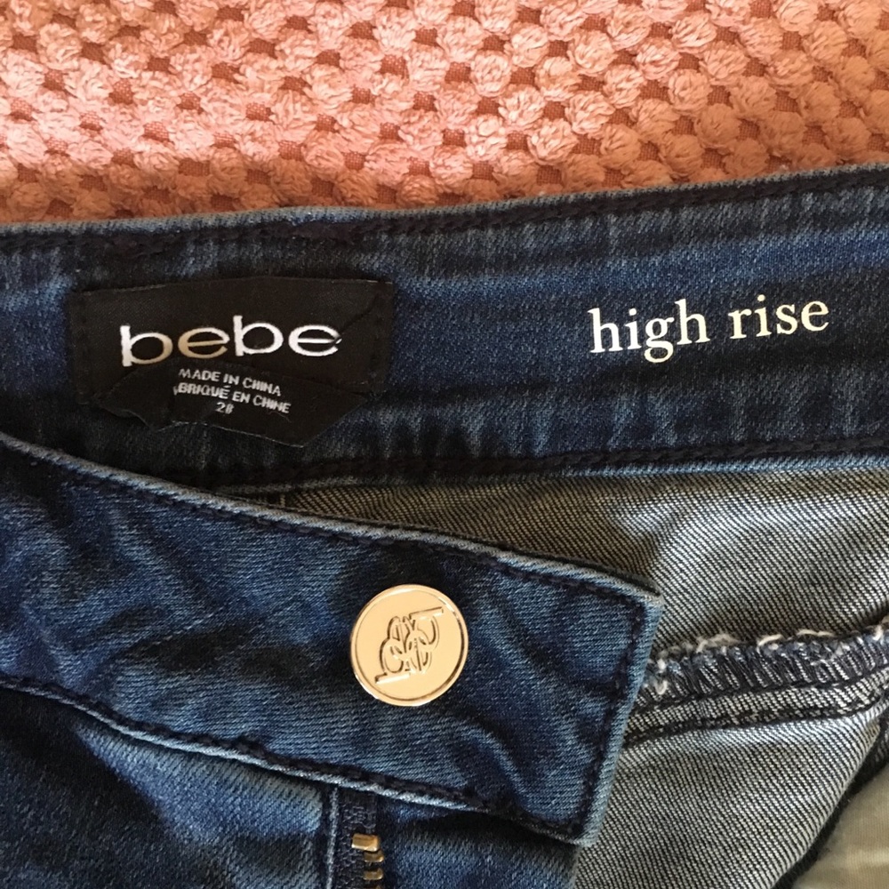 đșON HOLDđșNWOT BEBE HIGH RISE JEANS - Picture 5 of 7